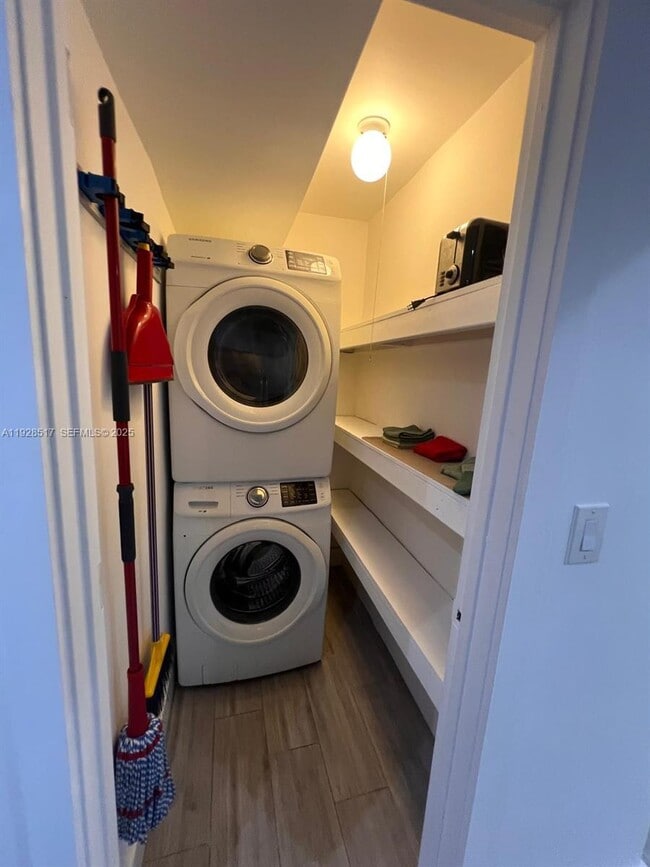 Building Photo - 3675 SW 26th St