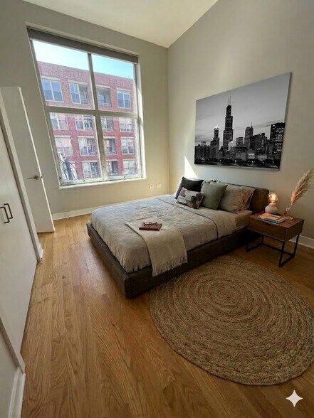 Building Photo - 949 W Madison St