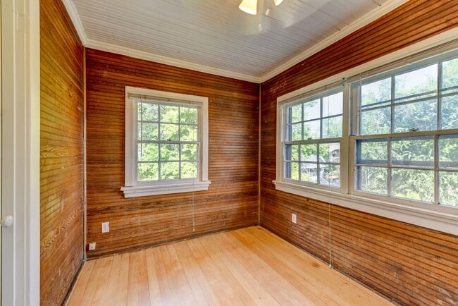 Building Photo - 1537 9th St