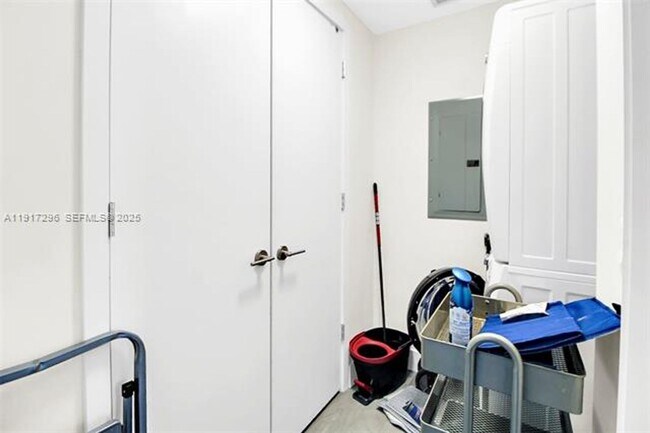 Building Photo - 2900 NE 7th Ave