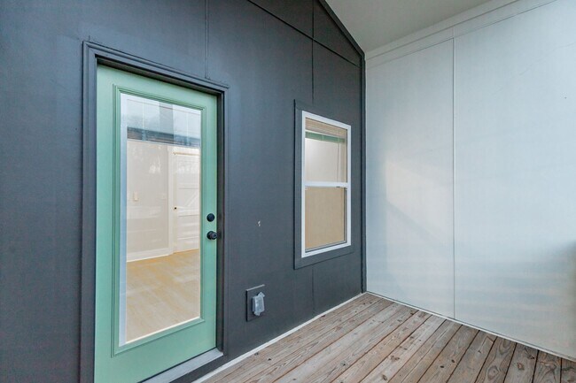 Building Photo - 1124 Garfield St