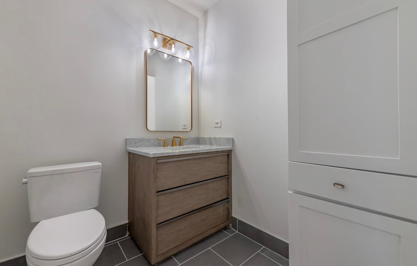 Second bathroom - 1000 W Adams St