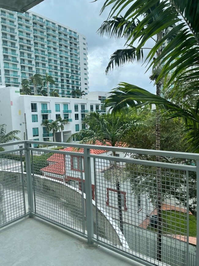 Building Photo - 455 NE 25th St