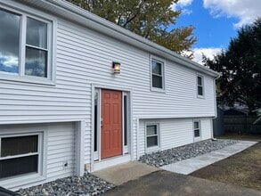 Building Photo - 79 Cranston St