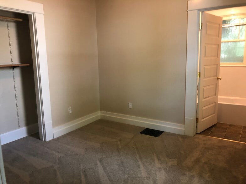 Building Photo - 635 NE Opal St