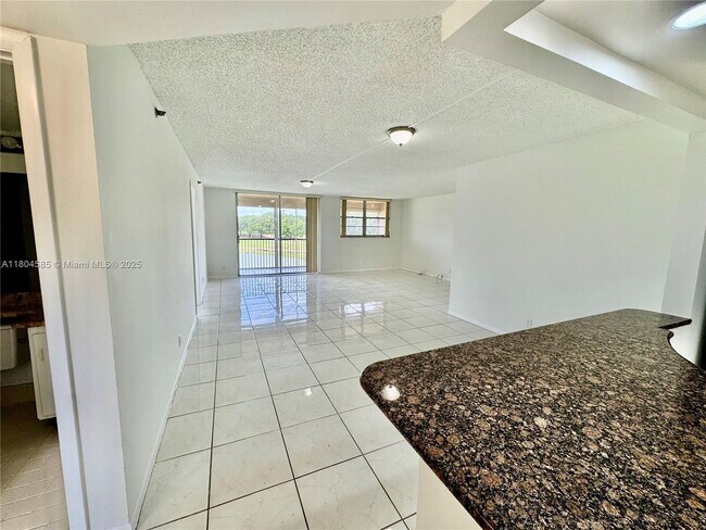 Building Photo - 3001 W Rolling Hills Cir