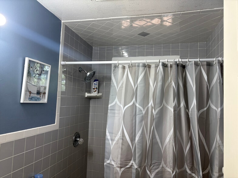 Building Photo - 107 Robert Dr