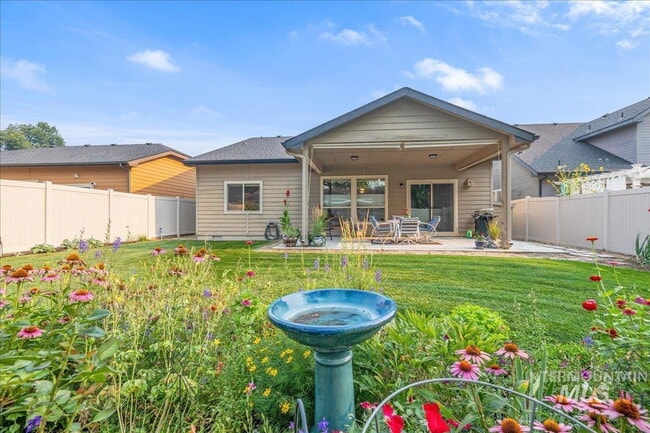 Building Photo - "Charming 3-Bedroom Home with 2 Full Baths in Boise's Sought-After West Dover Heights!"