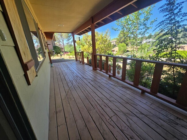 Building Photo - Furnished, 1-year long-term rental