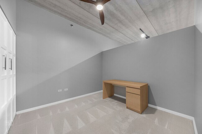 Building Photo - Amazing Views, Tons of Light and Space, an...