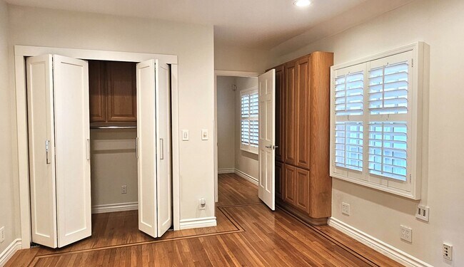 Building Photo - Stunning 3 Bedrooms, 2 Baths Valley Village home with detached, private Recording Studio