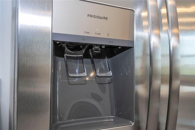 Building Photo - 686 Longboat Dr