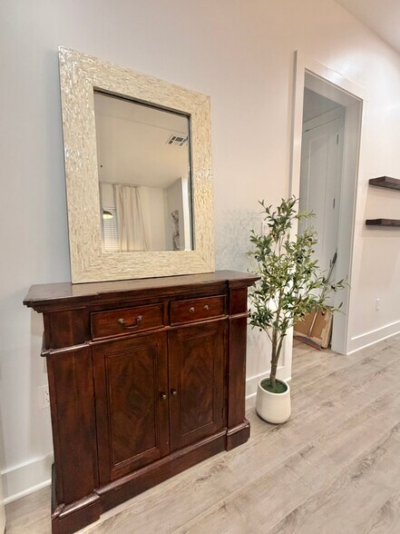 Building Photo - 2240 Caroline St