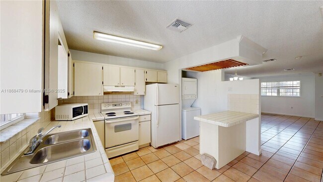 Building Photo - 6415 SW 129th Pl
