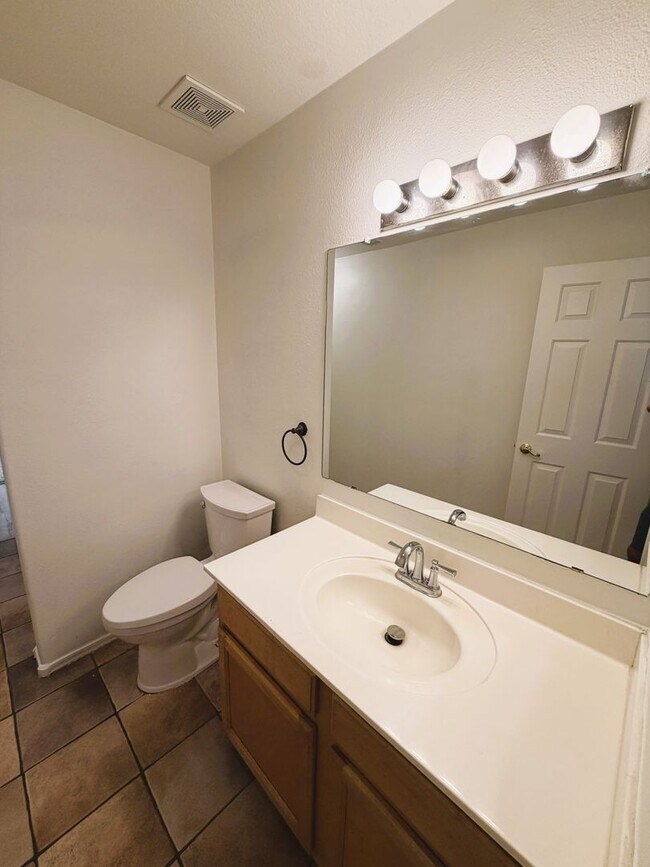 Building Photo - 3816 S 74th Dr