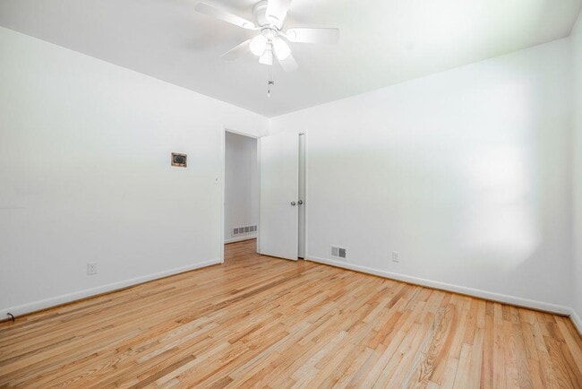 Building Photo - 119 Driftwood Pl