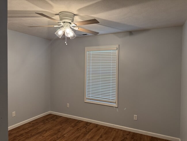 Building Photo - 180 Wild Rose Ln