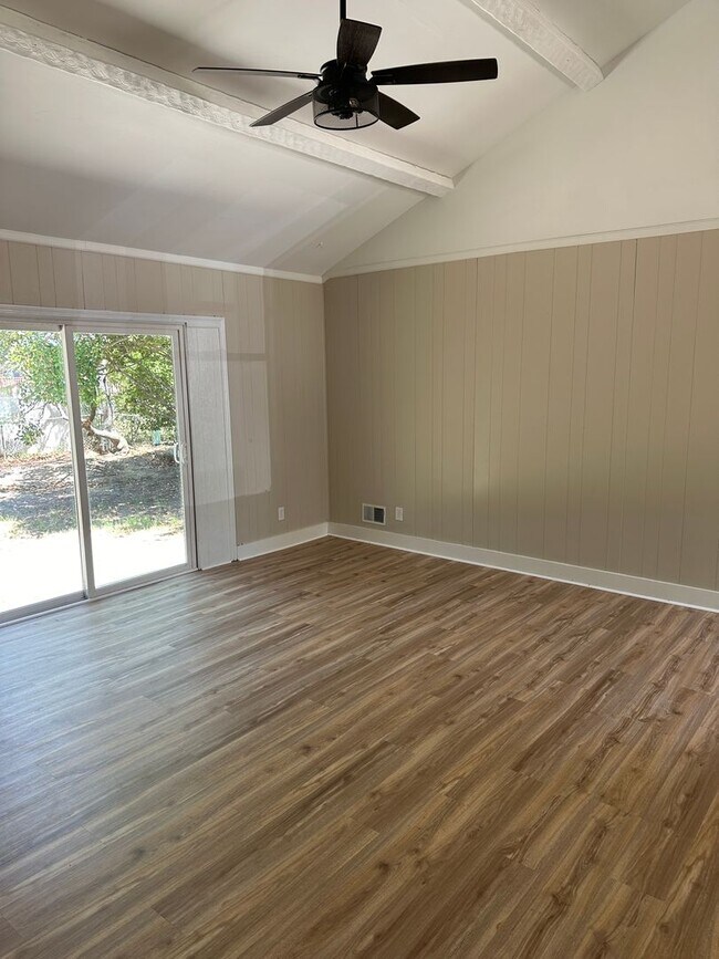 Building Photo - Newly Remodeled Home in Southeast Columbia