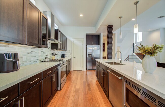 Building Photo - 4311 Marina St