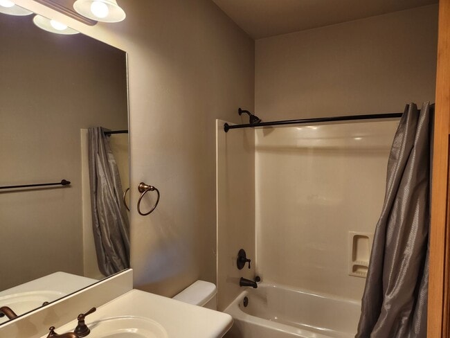 Building Photo - Bison Cove C8 ~ 2 bed / 2 bath