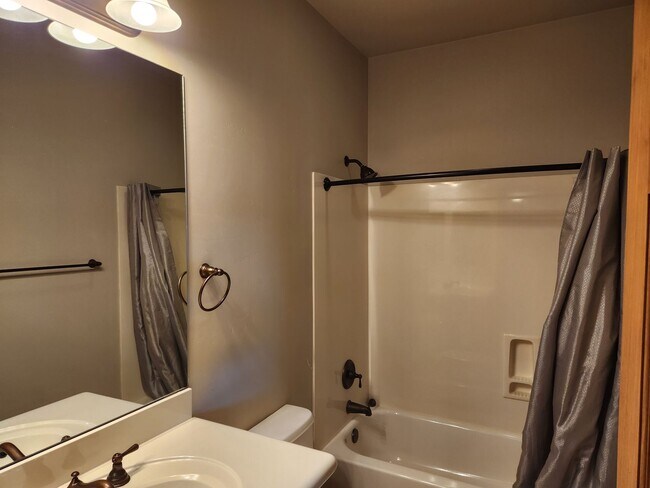 Building Photo - C8 - Bison Cove ~ 2 bed / 2 bath