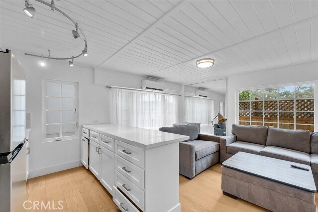 Building Photo - 575 Through St