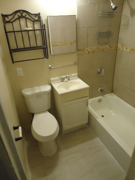 Bathroom - 4024 Hilton Rd