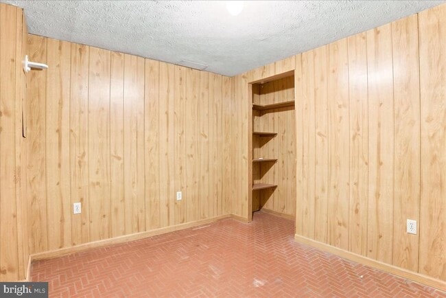 Building Photo - 102 Linwood Ct