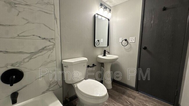 Building Photo - 4521 Madison Ave