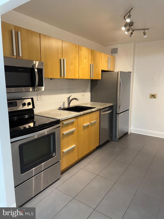 Building Photo - 2059 Huntington Ave