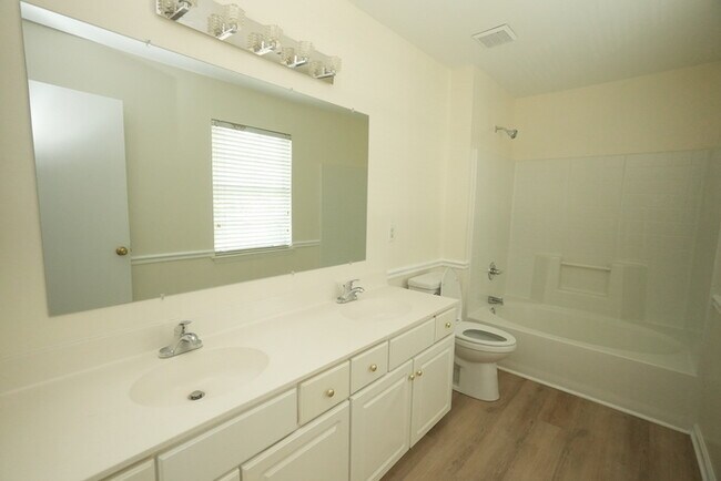 Building Photo - Newly renovated home in South Charlotte!