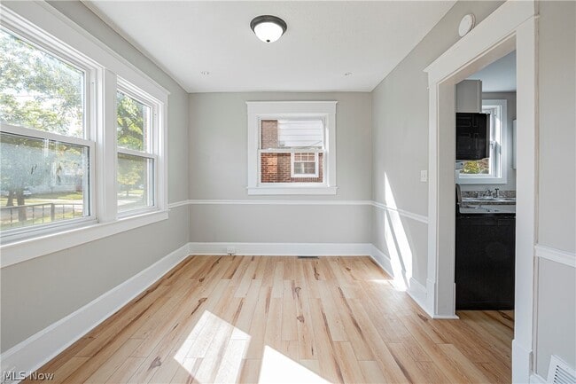 Building Photo - 486 Sumatra Ave