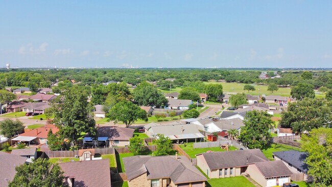 Building Photo - 745 Otter Creek Dr