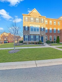 Building Photo - 3 Level Brick End Unit Townhome in Waldorf...