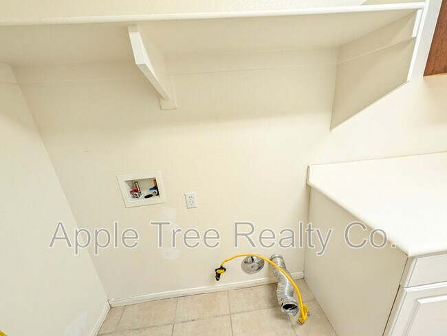 Building Photo - 1560 Gazebo Ln