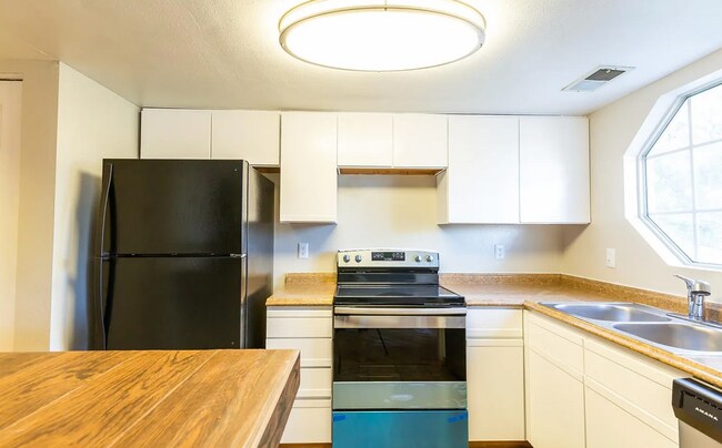 Building Photo - 12513 E Pacific Cir