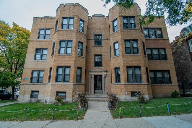 Primary Photo - 2056 W Arthur Ave