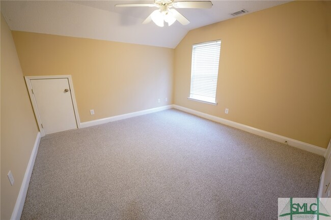 Building Photo - 292 Vining Way
