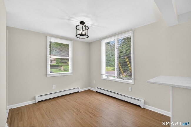 Building Photo - 221 Meadows End Rd