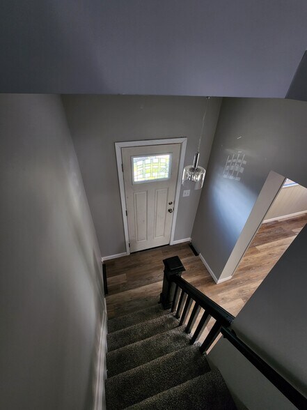 Building Photo - 334 Moyhend St