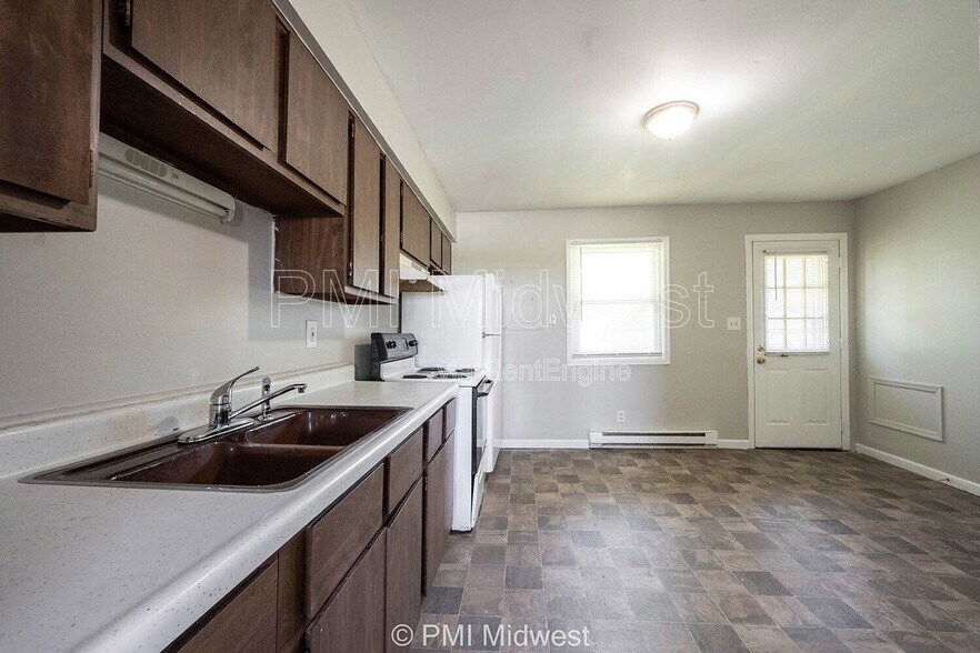 Building Photo - 4881 300W