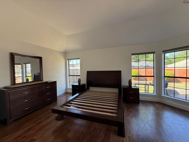 Building Photo - 19 Pilot Point Dr