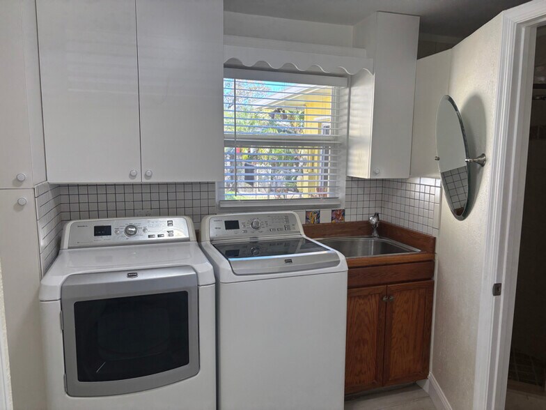 Building Photo - 3393 NE Sandra Dr