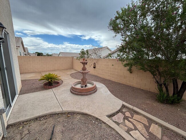 Building Photo - Modern 3Bed/3Bath Two Story Home located i...