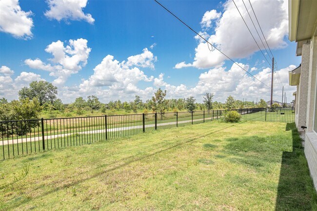 Building Photo - 5914 Emerald Ranch Ln