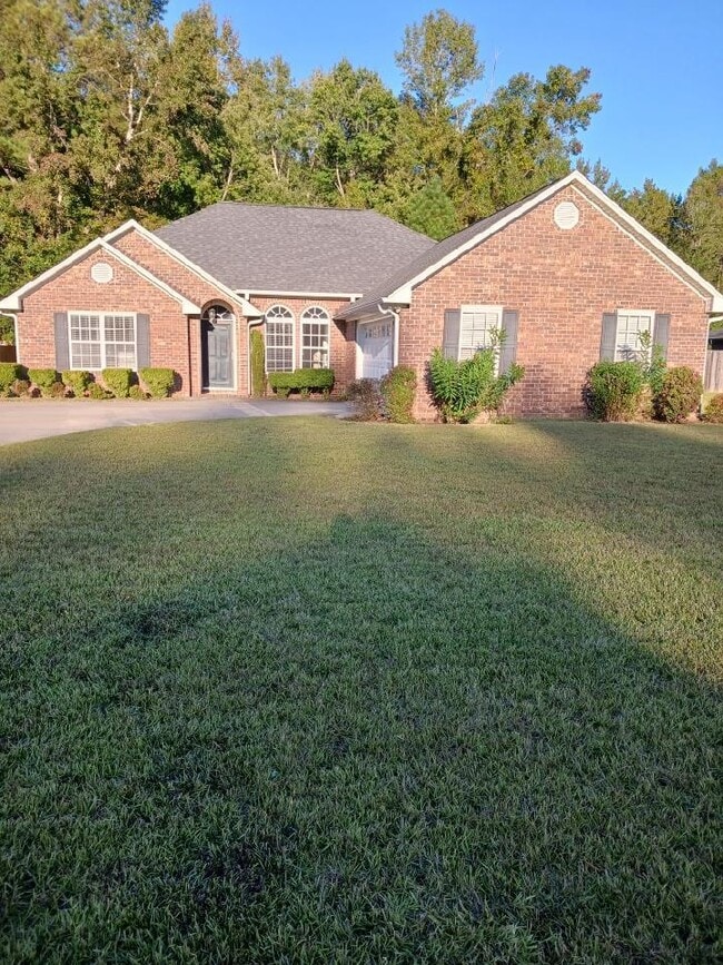 Primary Photo - 2105 Hobbit Way