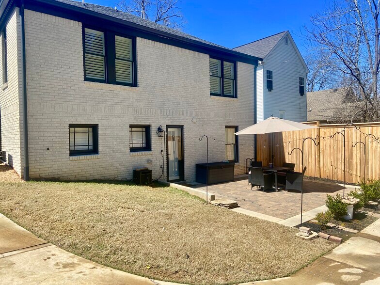 private patio and entrance - 854 Moreland Ave SE