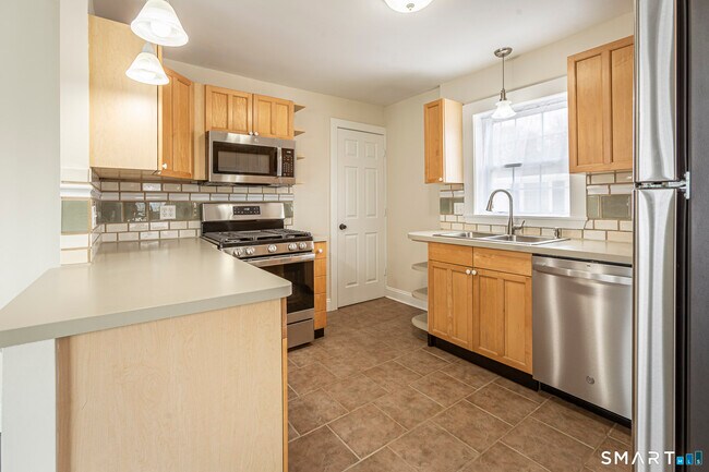 Building Photo - 15 Cowles St