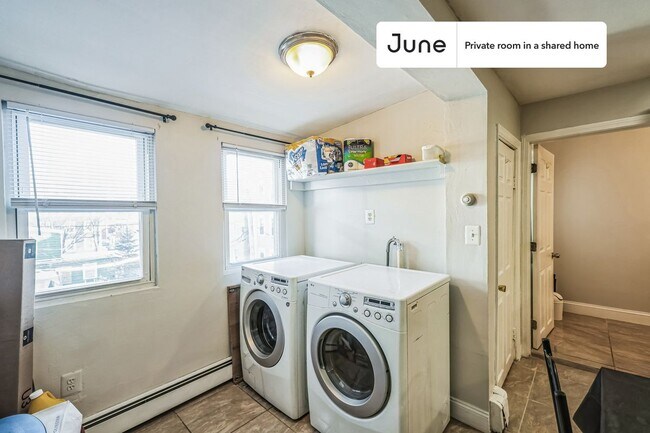 Building Photo - Room in Shared 4 bed/2 bath home