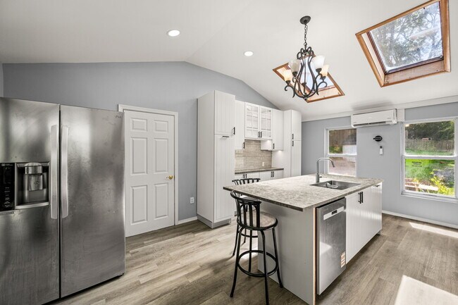 Building Photo - 25 E Pennsbury Way